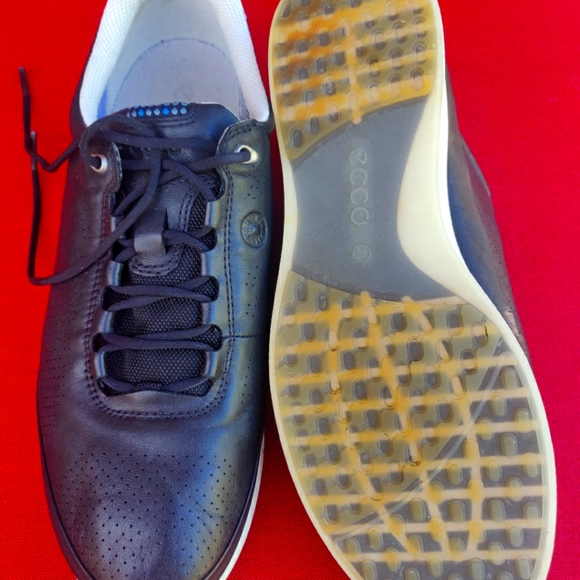 Black runners/sneakers - Picture 3 of 7